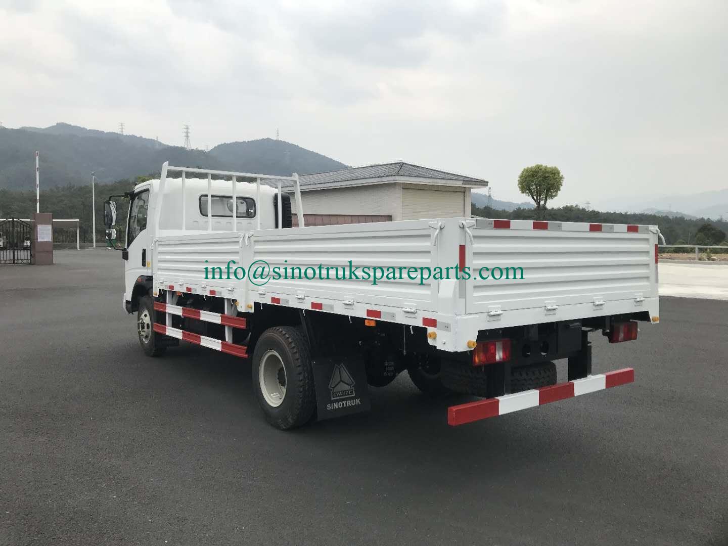 SINOTRUK 3ton Light truck cargo truck ZZ1048D2814E145